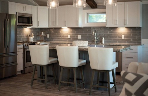 Williams Bay House | Water Views |Accross the Street from Beach & Pier 29 |Unique & Newly Renovated |Lake Life Villa
