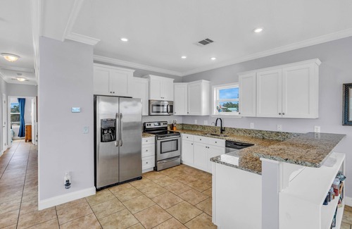 Sands House | Water Views/Heated Swimming Pool/Hot Tub/Boat Dock