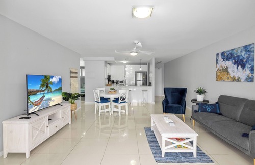 Bongaree Apartment | Water Views with a Splash of Luxury