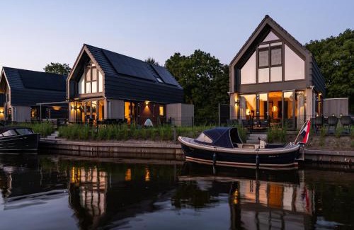 Balk House | Water Villa in Balk by Frisian Lakes, cleaning included