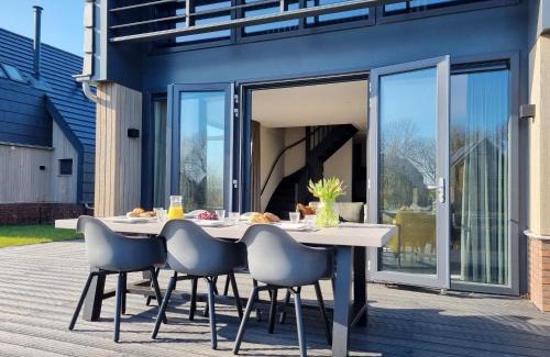 Balk House | Water Villa in Balk by Frisian Lakes, cleaning included