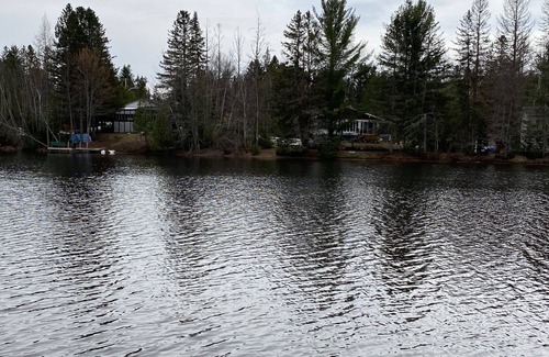 Saint-Alphonse-Rodriguez Ski Chalet | Waterfront cottage