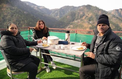 Shimla Apartment | Waterfall homestay mashobra