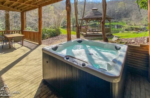 Mars Hill Cabin | Waterfall Lodge - Huge Mountain Lodge w/ Hot Tub