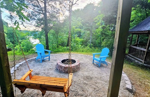 Nancy House | Waterfalls, fishing pond, lake view, vast property