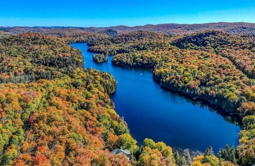 Saint-Faustin-Lac-Carre Cottage | WATERFRONT ICONIC CHALET ON PRISTINE LAKE