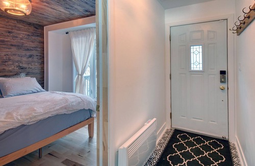 St-Adolphe-d'Howard Cottage | Waterfront Shabby Chic Chalet