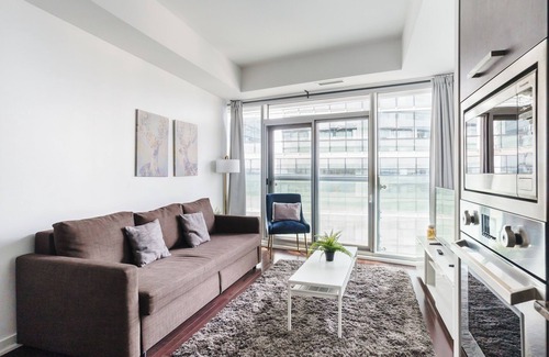 Toronto Entertainment District Apartment | Waterfront 1 Bdr, 2bed, CN Tower, Parking 4 guests