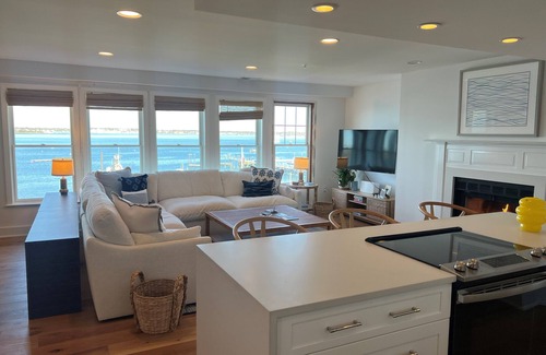 Shoreby Hill Condo | Waterfront 2 bdrm, 2 bath Condo in the Heart of Jamestown