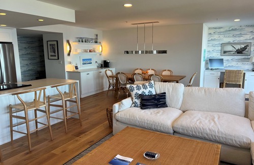 Shoreby Hill Condo | Waterfront 2 bdrm, 2 bath Condo in the Heart of Jamestown