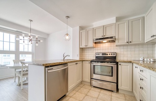 Cobourg Condo | Waterfront 2 Bedroom Condo, Next to Cobourgs Victoria Beach