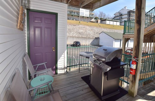 Lakeland Condo | WaterFront * 2 Pools * Close to Bagnell Dam * WIFI
