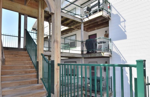 Lakeland Condo | WaterFront * 2 Pools * Close to Bagnell Dam * WIFI