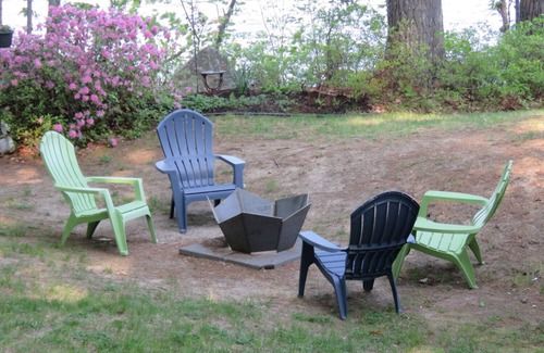 South Casco House | WATERFRONT 20' from Lake Private EndofRoad Float KayaksFirepit 2026 is Booking