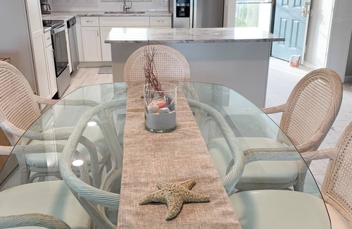 Treasure Island Condo | Waterfront 2B/2B, Pool, Steps to Sand, Remodeled
