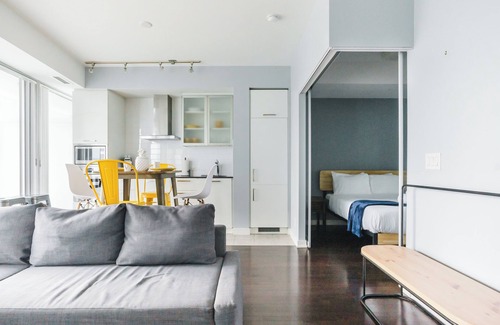 Central Waterfront Condo | Waterfront 2bdr Condo W/Parking