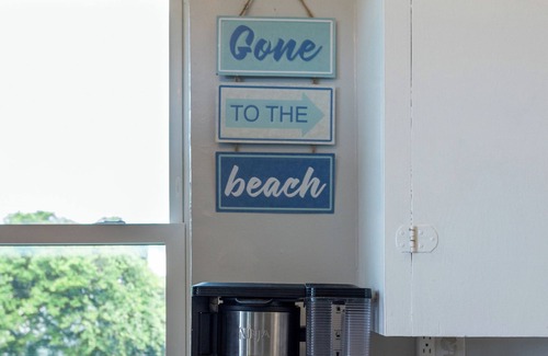 Cottage Line House | Waterfront 2BR/1BA, Amazing View, Backyard Sandy Beach
