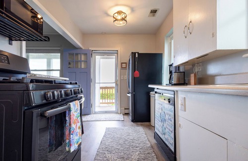 Cottage Line House | Waterfront 2BR/1BA, Amazing View, Backyard Sandy Beach