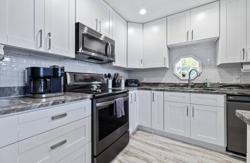 Flor-a-mar House | Waterfront 2BR Oasis w/Gulf Access, Jacuzzi, Private Dock & Kayaks – Coastal Luxury Awaits!
