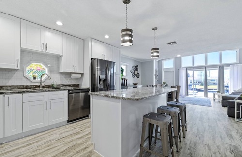 Flor-a-mar House | Waterfront 2BR Oasis w/Gulf Access, Jacuzzi, Private Dock & Kayaks – Coastal Luxury Awaits!