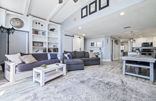 Flor-a-mar House | Waterfront 2BR Oasis w/Gulf Access, Jacuzzi, Private Dock & Kayaks – Coastal Luxury Awaits!