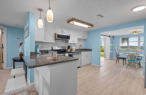 Port Richey House | Waterfront! 2BR w/Firepit & Grill*Kayaks Included!