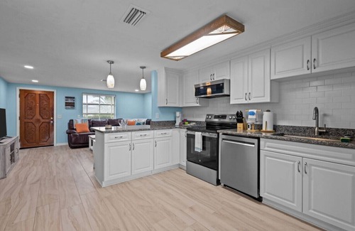 Port Richey House | Waterfront! 2BR w/Firepit & Grill*Kayaks Included!