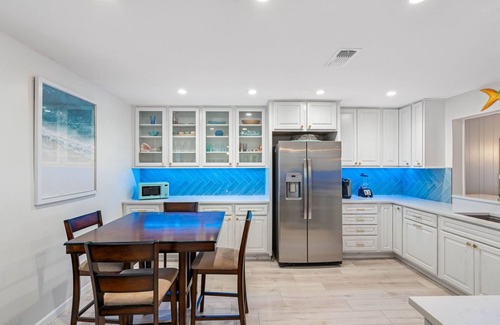 Bay Crest Park House | Waterfront 3 BD, 2.5 BA TH only 30m to beaches 10m Tpa Stadium & TIA airport!