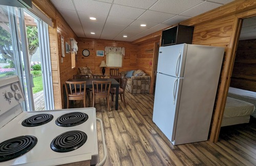 Roseneath Cabin | Waterfront 3 bedrooms Cottage on Rice lake