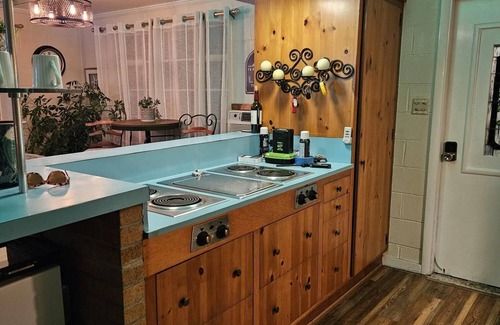 Lakeview House | Waterfront 3-bedroom Lake Cottage on Tecumseh Island at Indian Lake!