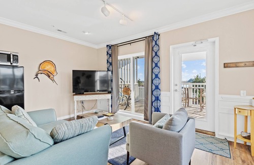 Southport Apartment | Waterfront #3 King/Studio 1BR- Waterfront Downtown Southport-NO HIDDEN FEES