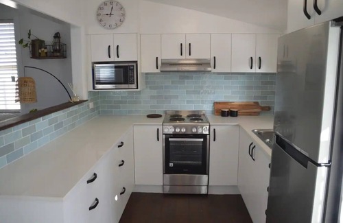 Harwood House | Waterfront 3bedroom home on Harwood Island