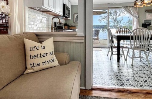 Riva House | Waterfront 3br Cottage - Paddle, Fish, Sand, Sun!