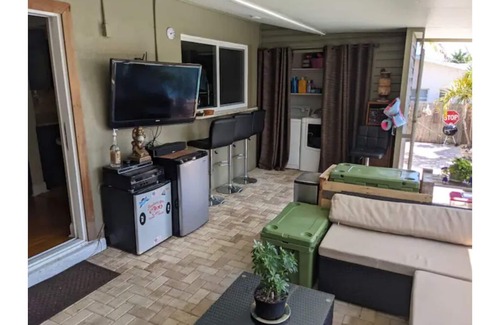 Hampton Homes House | Waterfront 4 bed 3 bath steam sauna pool tiki bar Heated Pool to 70 Hot Tub
