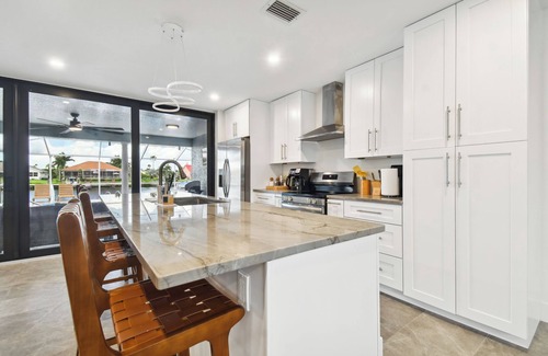 Apollo Beach House | Waterfront 4-bedroom Pool house in fantastic Apollo Beach with AC, WiFi