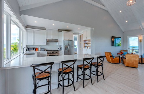 Hope Town House | Waterfront 4-Bedroom Home on Private Peninsula w/Private Dock!