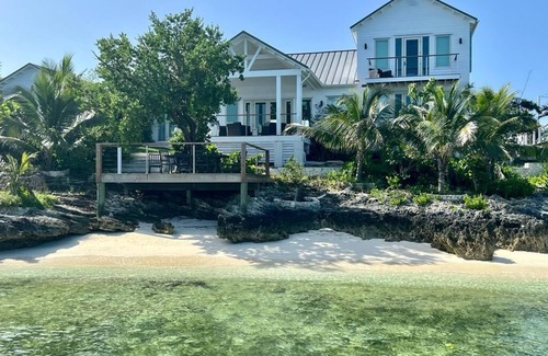 Hope Town House | Waterfront 4-Bedroom Home on Private Peninsula w/Private Dock!