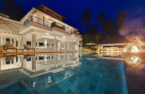 Candi Dasa Villa | Waterfront 6BR Villa Located In Candidasa! 6Min Drive To The Beach! W/Pool!