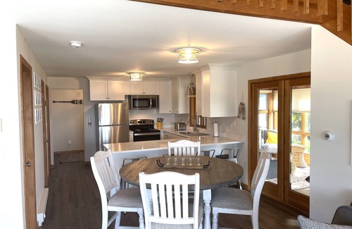 Fishers Landing House | Waterfront - Amazing River View - Newly Renovated