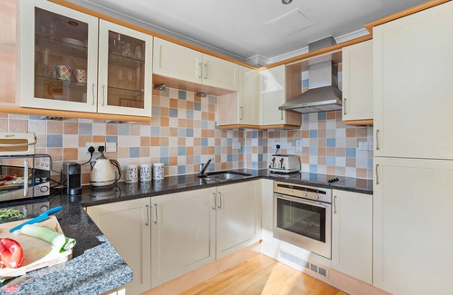 Kingsbridge Apartment | Waterfront apartment with lovely views in Kingsbridge