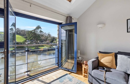 Kingsbridge Apartment | Waterfront apartment with lovely views in Kingsbridge