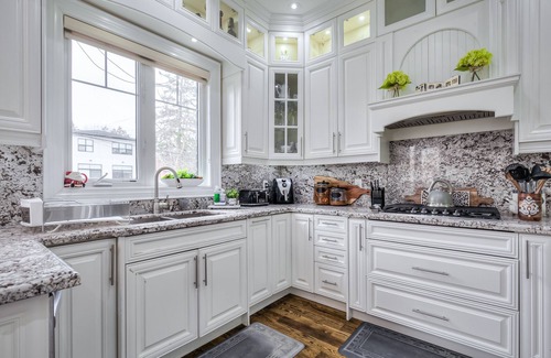 Scarborough Apartment | Waterfront Avenue Suites