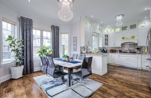 Scarborough Apartment | Waterfront Avenue Suites