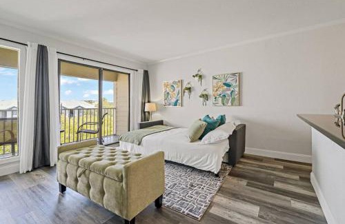 Rocky Point Apartment | Waterfront Balcony Pool AC Smart TV