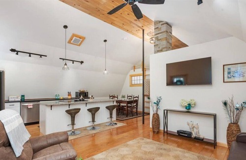 Allen Cabin | Waterfront Barn Loft with Modern Cabin Vibe