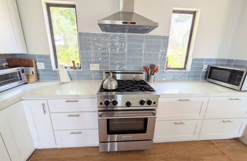 Point Richmond House | Waterfront Bay VIEWS, VIEWS, VIEWS! Spacious retreat, SF, Napa, UCB!