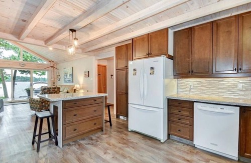 Bobcaygeon Cottage | Waterfront Beach House on Sturgeon Lake