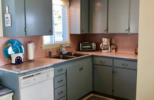 Clinton Cabin | WATERFRONT BEACH CABIN ON COLUMBIA BEACH DRIVE - MINUTES FROM THE FERRY!