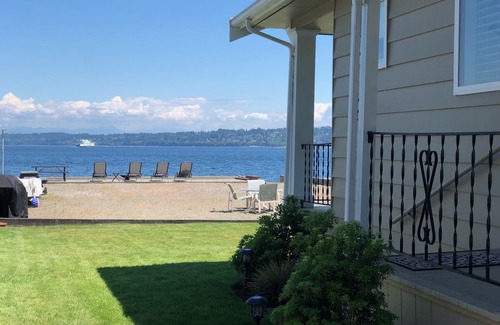 Clinton Cabin | WATERFRONT BEACH CABIN ON COLUMBIA BEACH DRIVE - MINUTES FROM THE FERRY!