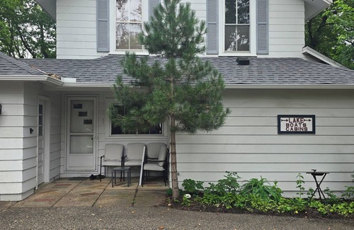 Minnetonka House | Waterfront Beach Cottage on Lake Minnetonka - Main Cottage
